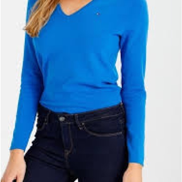 Tommy Hilfiger Women’s V-Neck Sweater in Lightweight Blue Pima Cotton - Picture 5 of 5